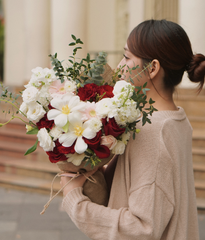 Bó hồn nhiên tone đỏ mix tulip