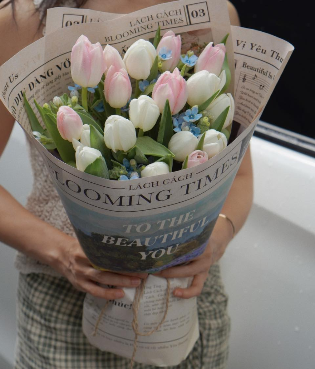Bó Blooming times tulip trắng mix hồng