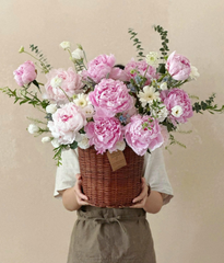 Giỏ cói 15 bông peony Sarah