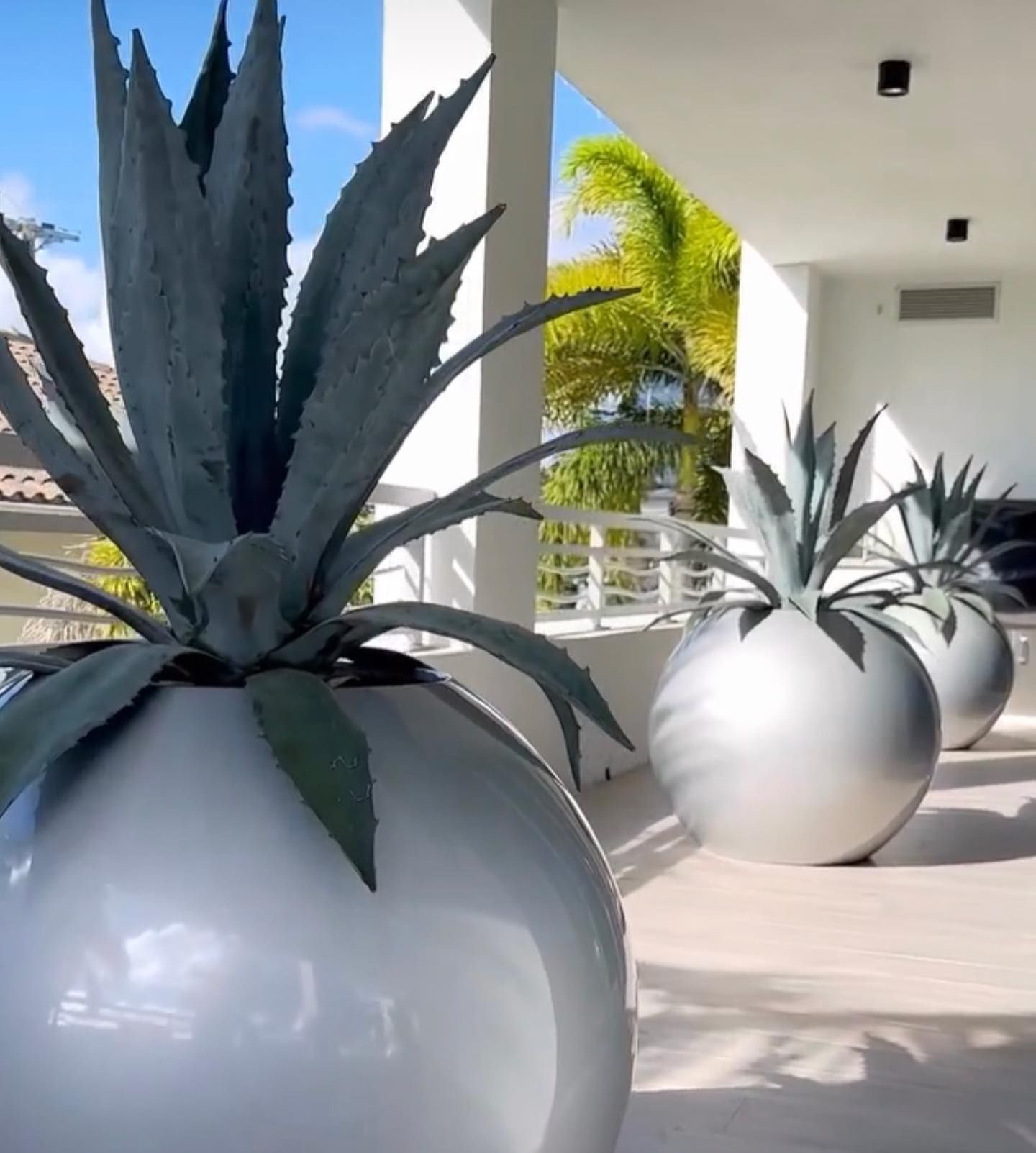  GLOBE planter - Large (D92 x H78) 