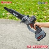  MÁY CƯA XÍCH DÙNG PIN KAIZEN MODEL CAO CẤP KZ-CS250PRO ĐỘNG CƠ KHÔNG CHỔI THAN CÓ MÀN HÌNH ĐIỆN TỬ 