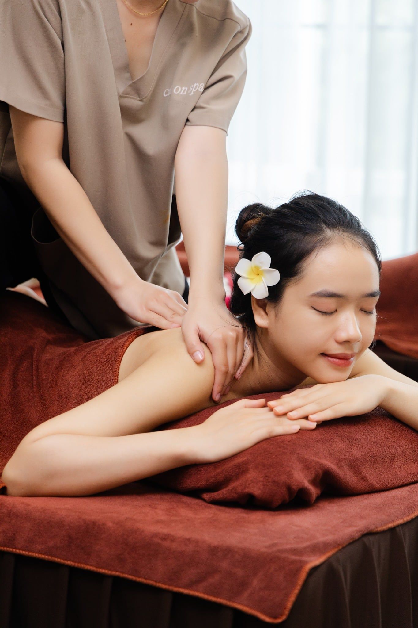  Relax package 105':    Hue Jade Facial 75' + Neck, back, shoulder therapy 30' 