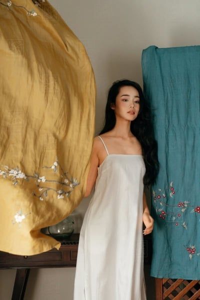  Đầm hai dây, cổ ngang 