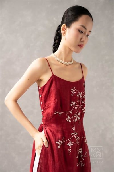  Đầm 2 dây chít eo cổ ngang thêu Thi 