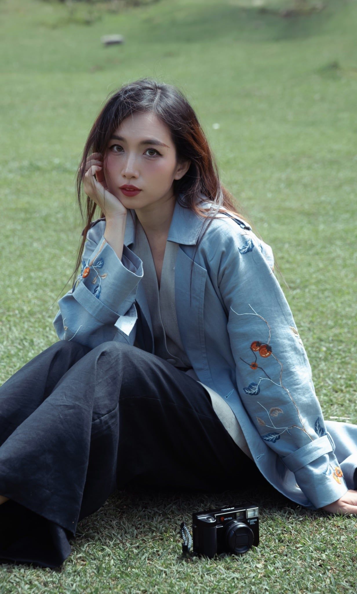  Trench Coat thêu vai 