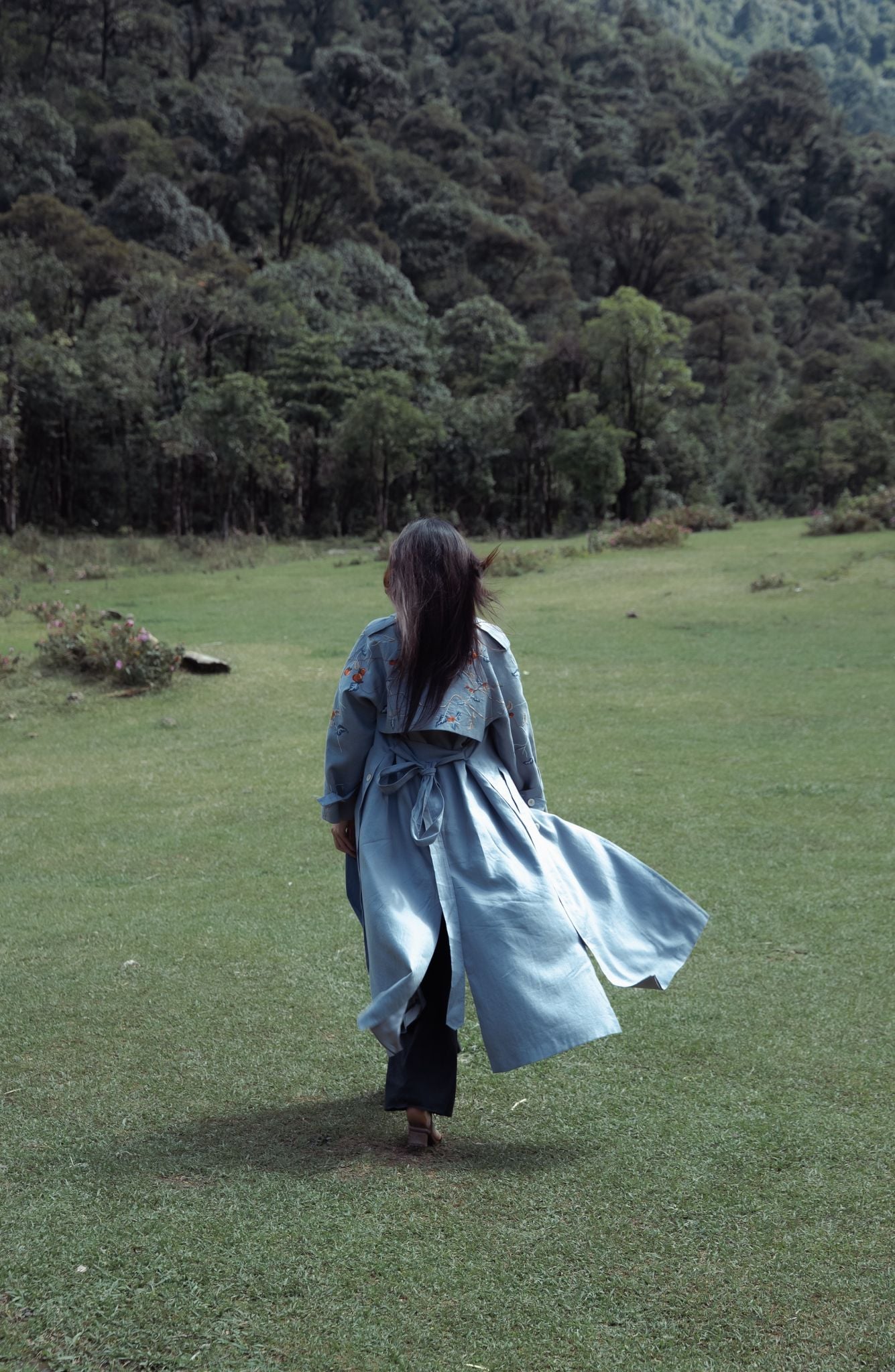  Trench Coat thêu vai 