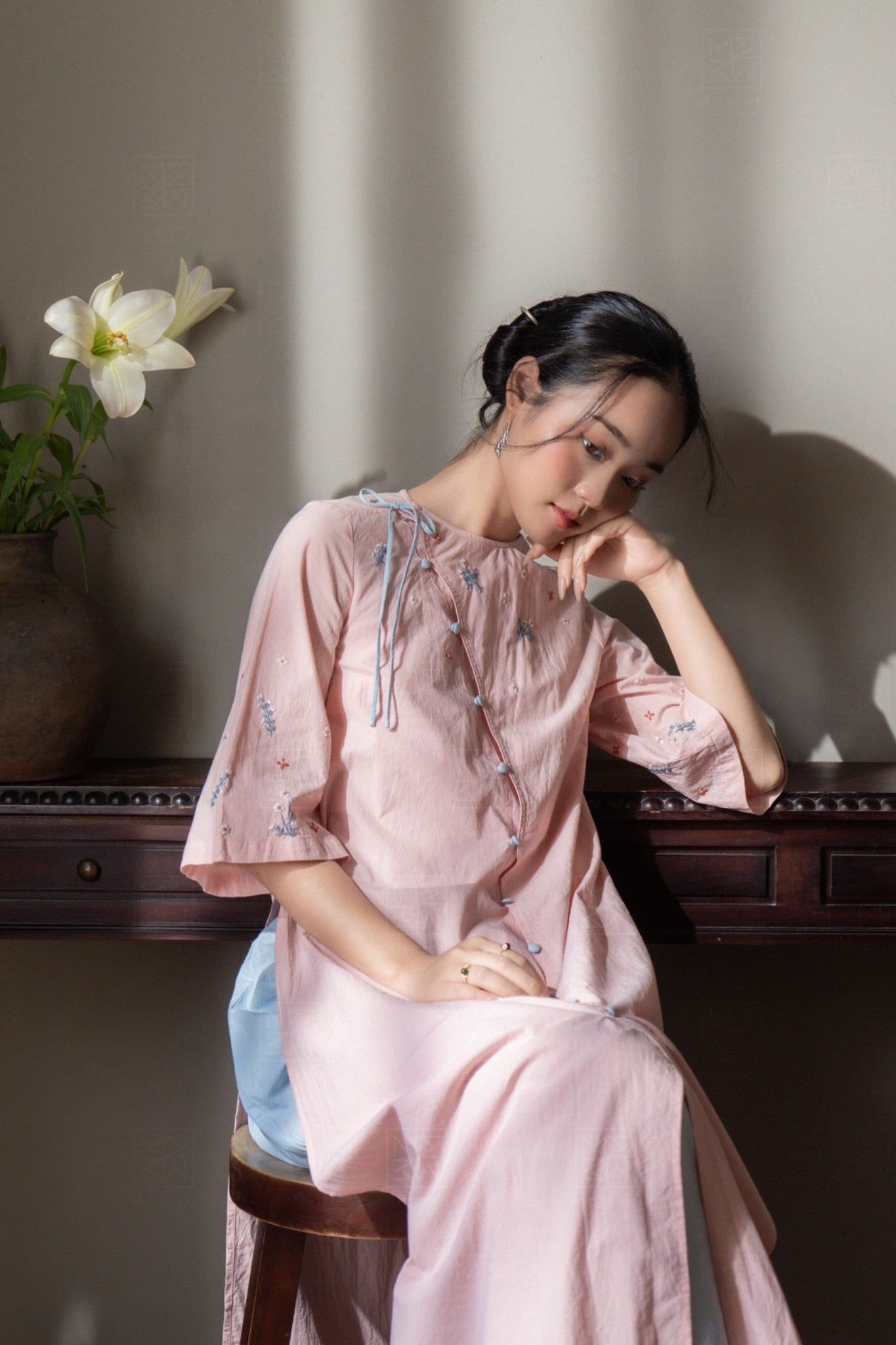  Áo dài Lollipop thêu hoa rơi (quần ống rộng) 