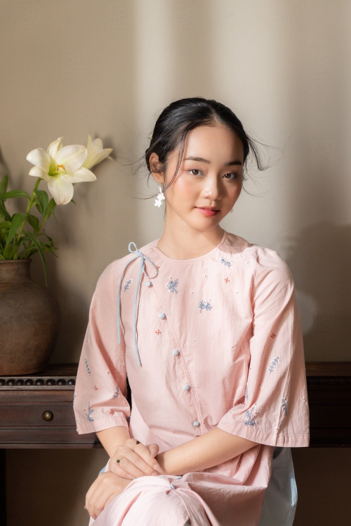  Áo dài Lollipop thêu hoa rơi (quần ống rộng) 