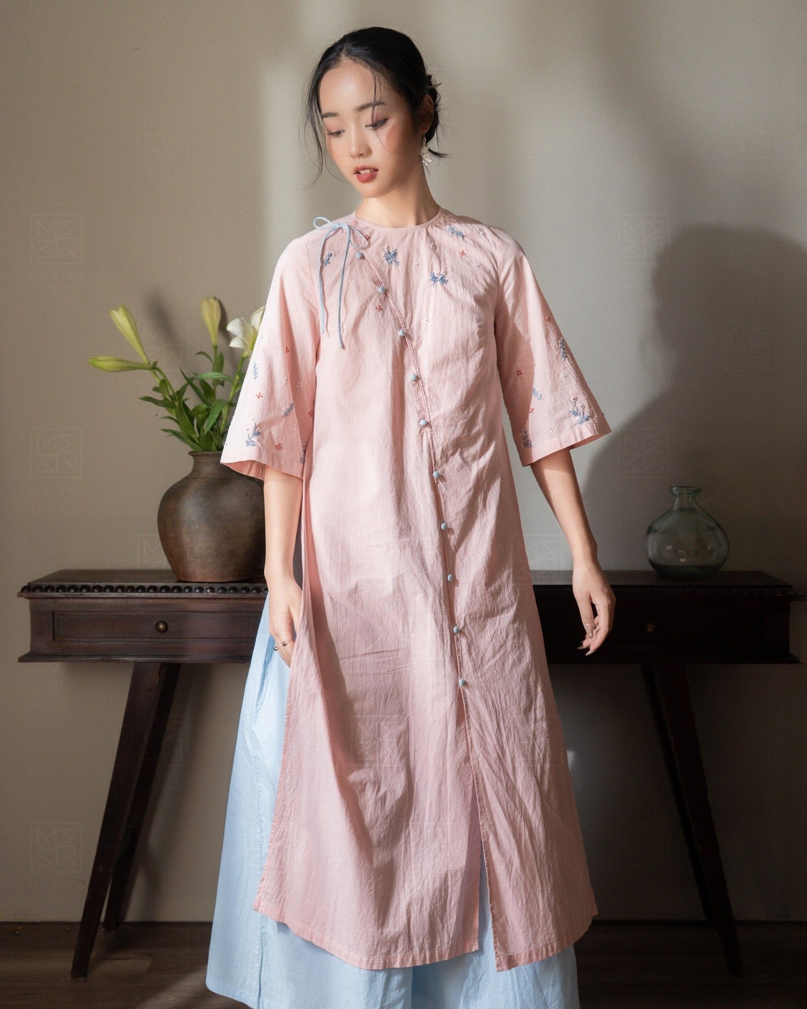  Áo dài Lollipop thêu hoa rơi (quần ống rộng) 