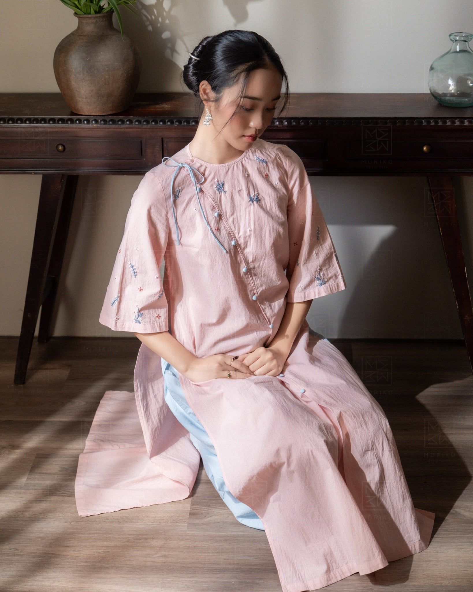  Áo dài Lollipop thêu hoa rơi (quần ống rộng) 