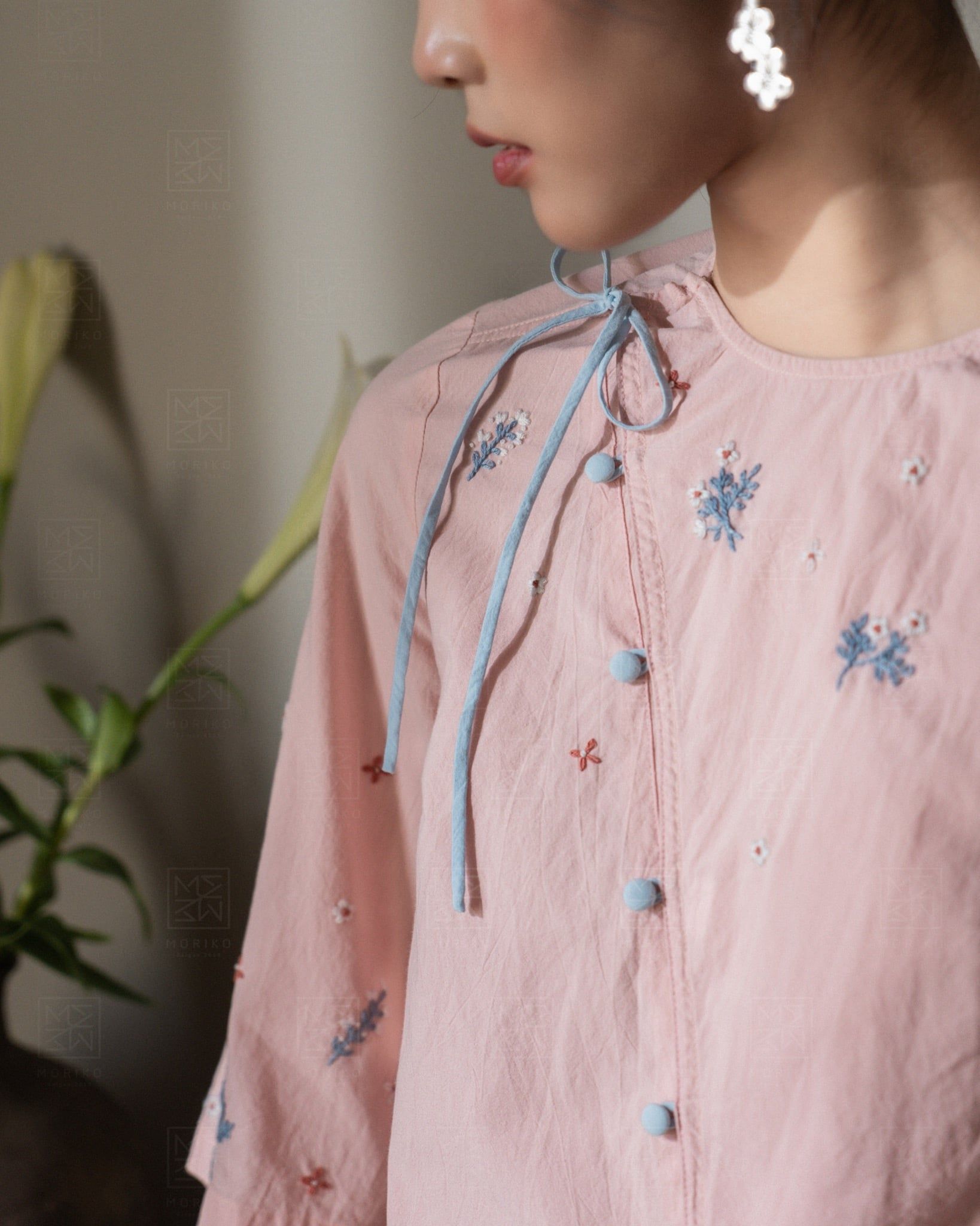  Áo dài Lollipop thêu hoa rơi (quần ống rộng) 