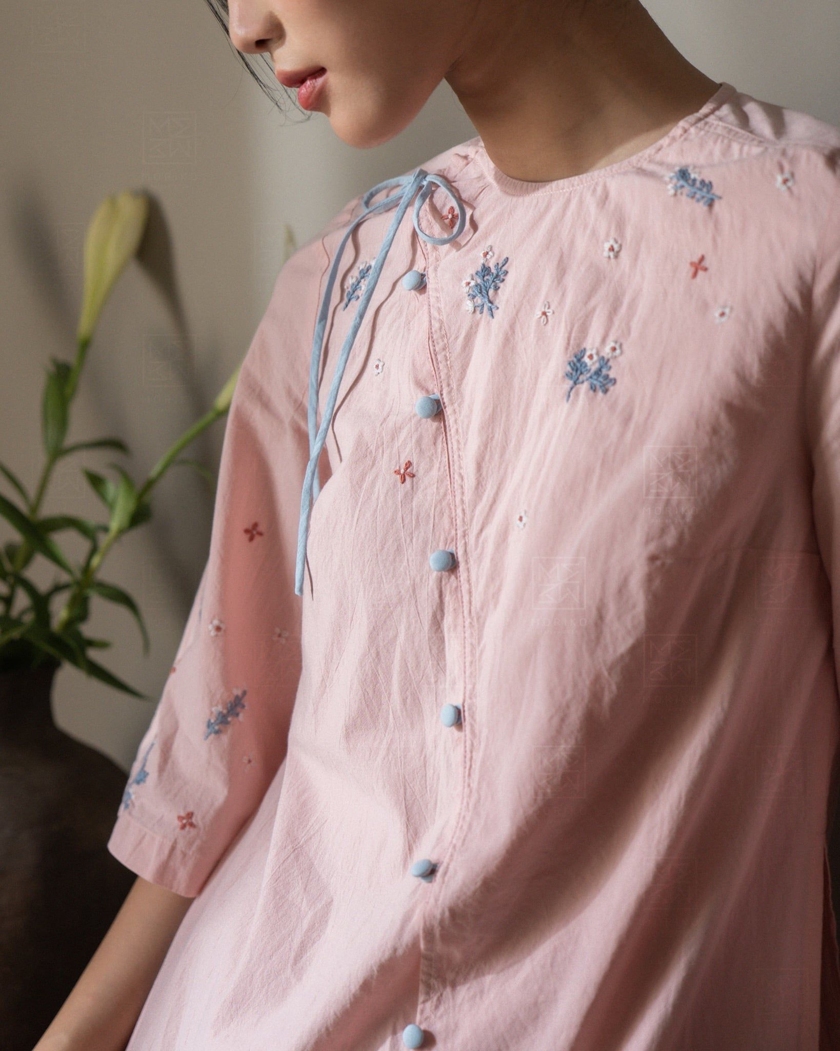  Áo dài Lollipop thêu hoa rơi (quần ống rộng) 