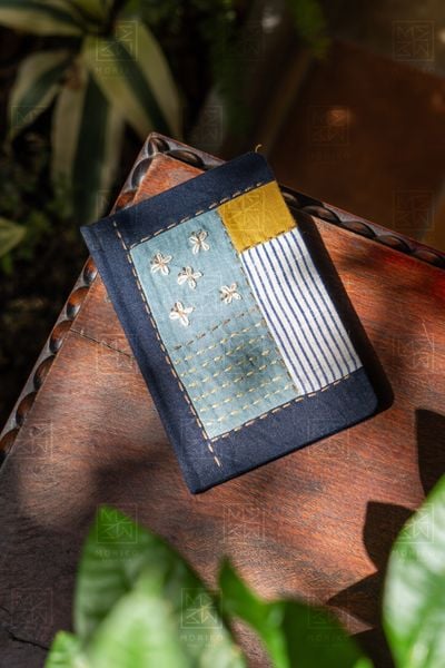  Sổ ghép vải thêu hoa 