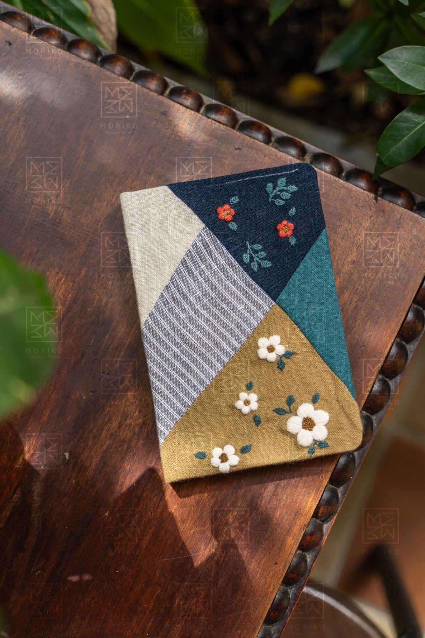  Sổ ghép vải thêu hoa 