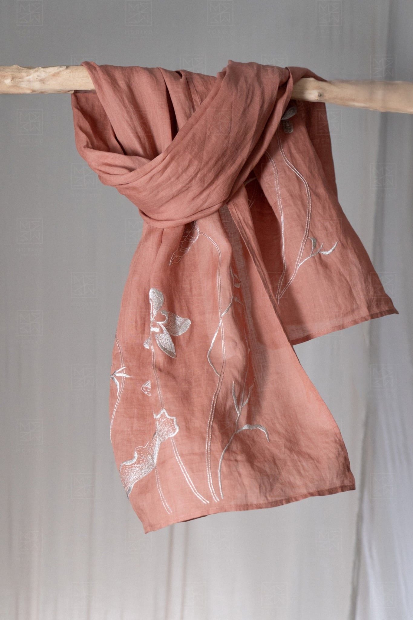  Khăn choàng thêu Bách Liên 