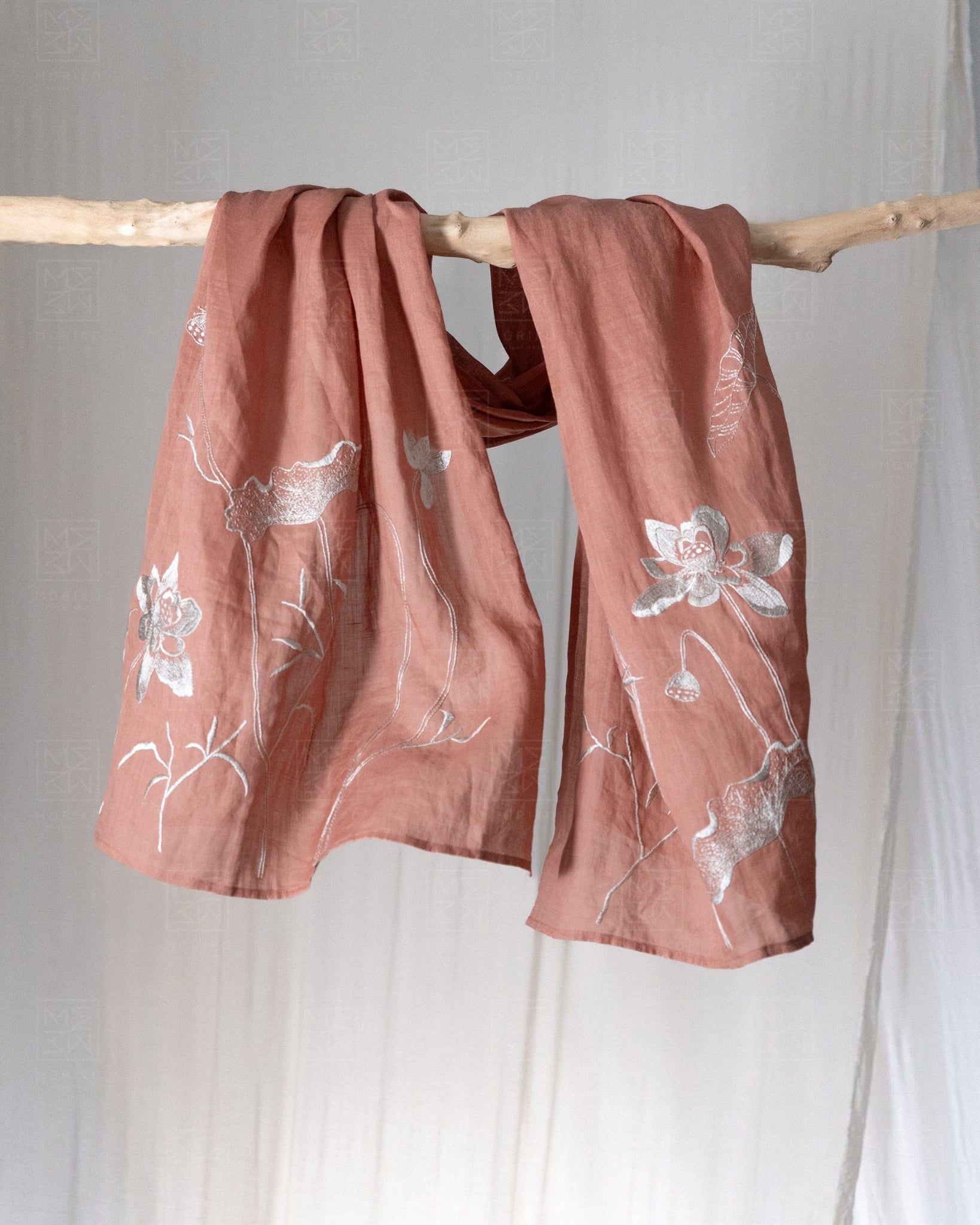  Khăn choàng thêu Bách Liên 