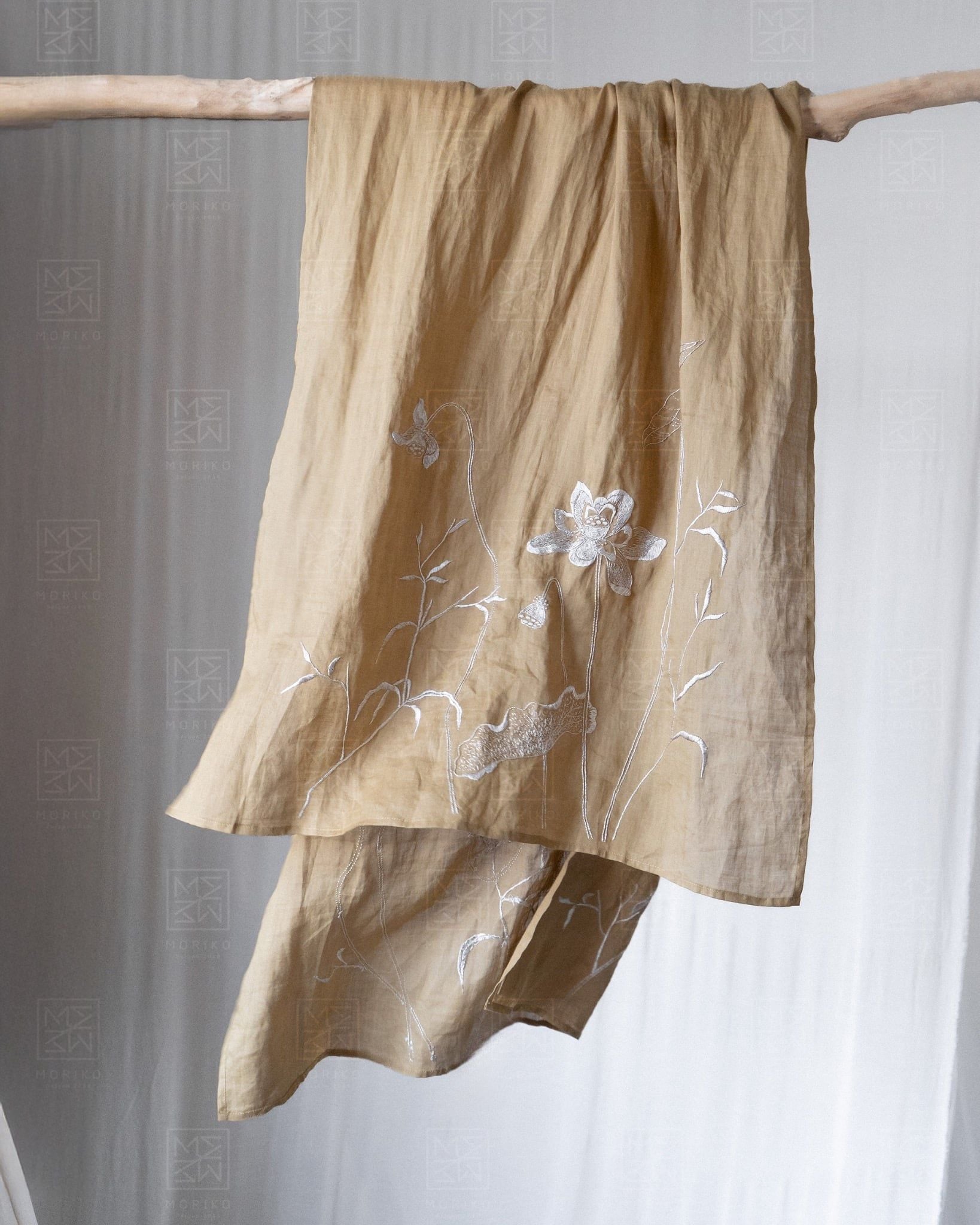  Khăn choàng thêu Bách Liên 