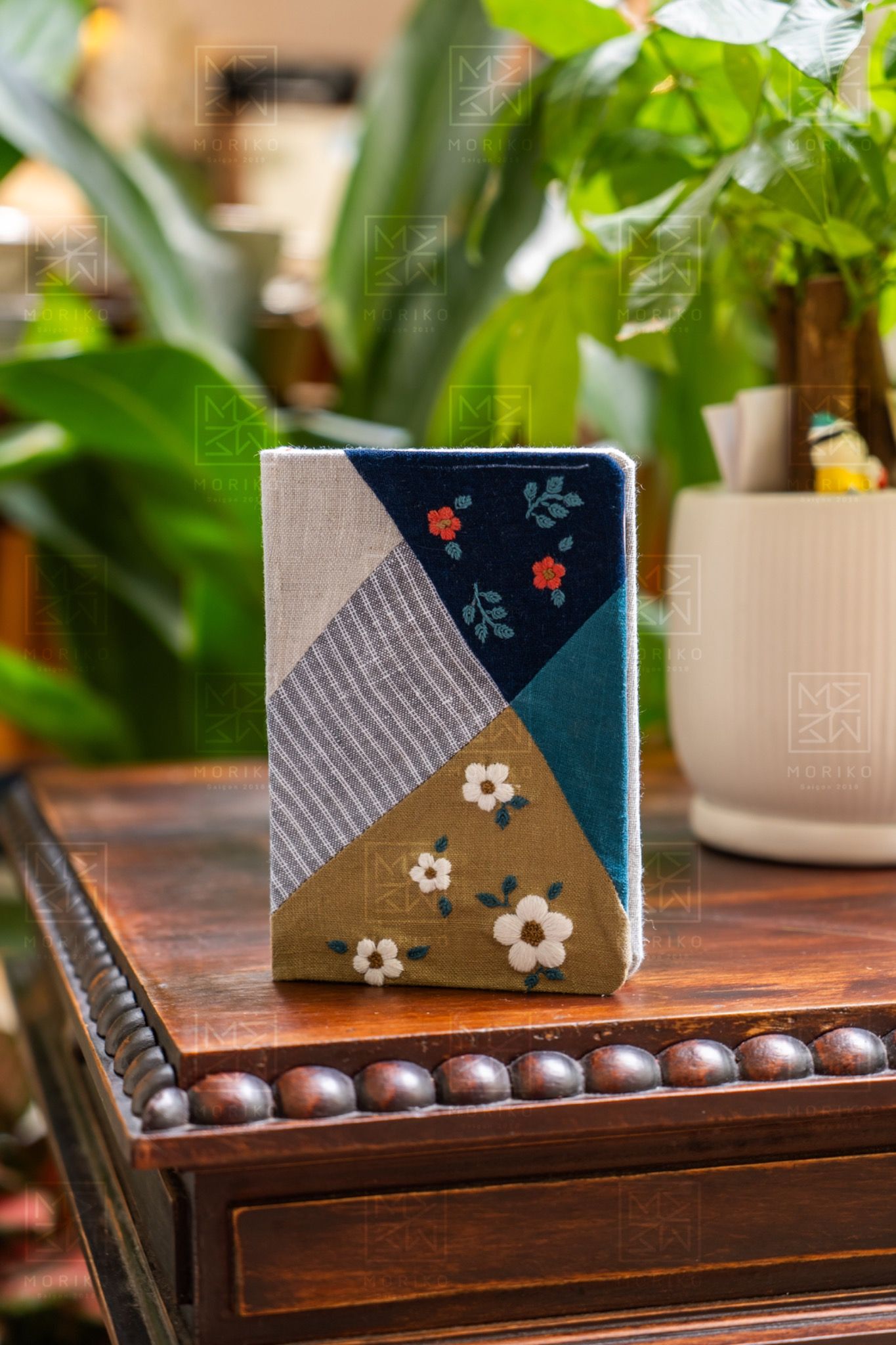  Sổ ghép vải thêu hoa 