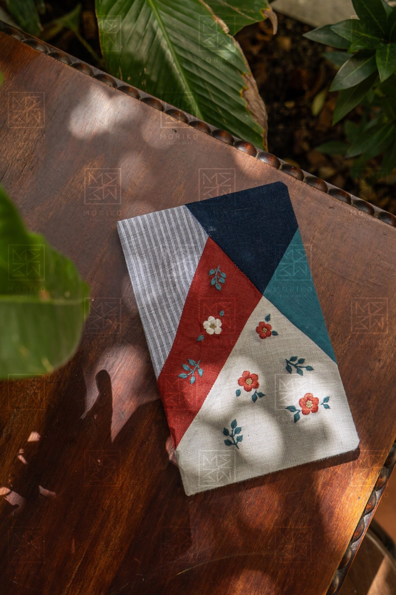  Sổ ghép vải thêu hoa 