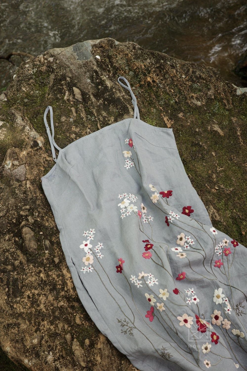  Đầm hai dây Thảo - cổ ngang 