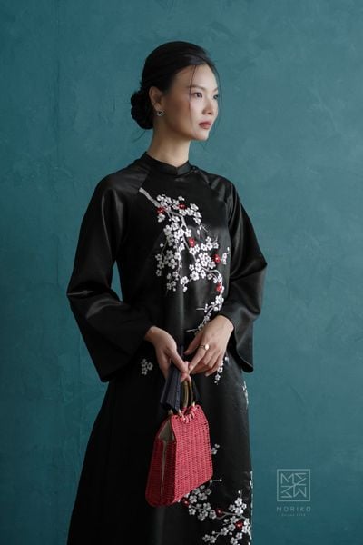  Áo dài Lãnh Mỹ A thêu hoa Mận 