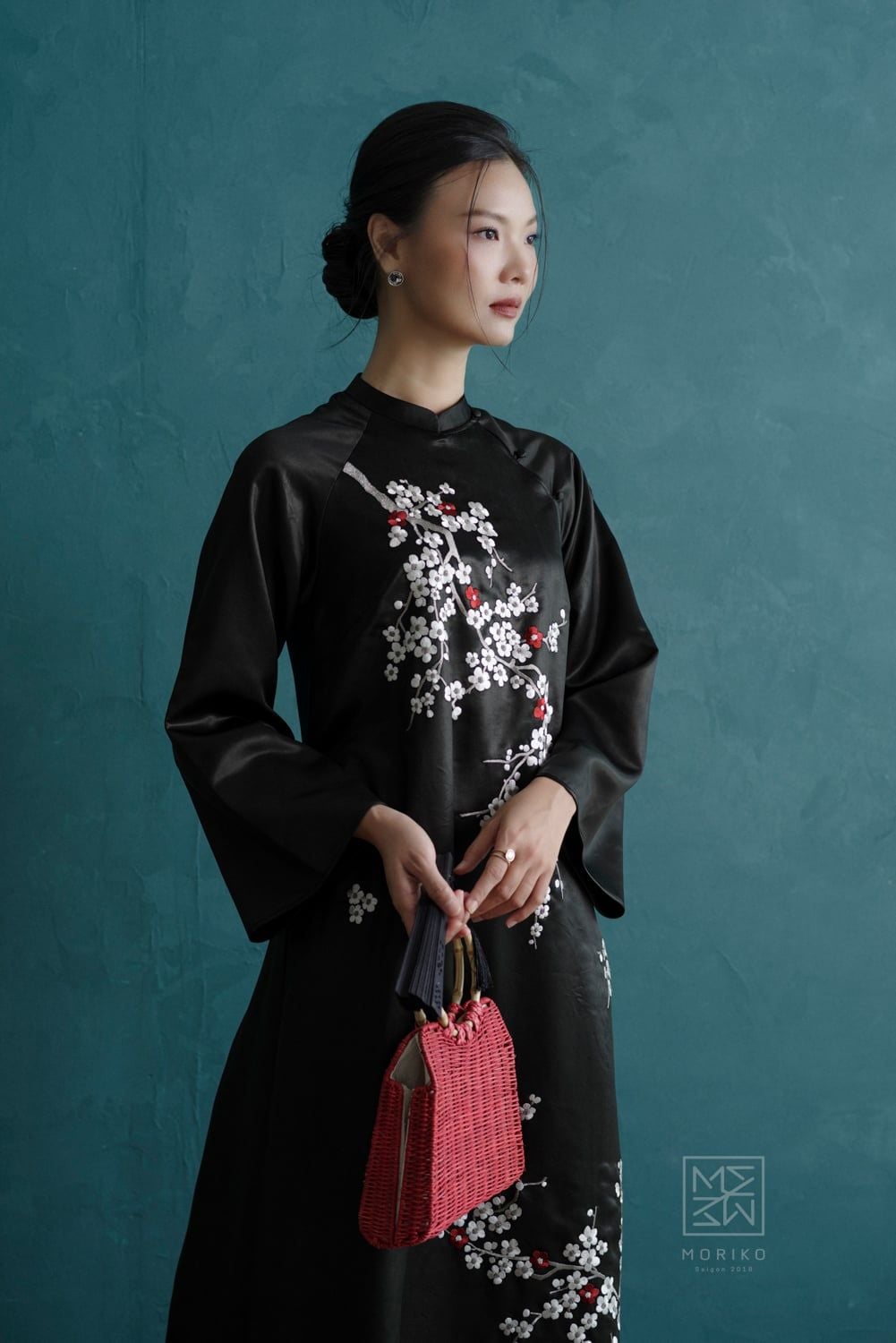  Áo dài Lãnh Mỹ A thêu hoa Mận 