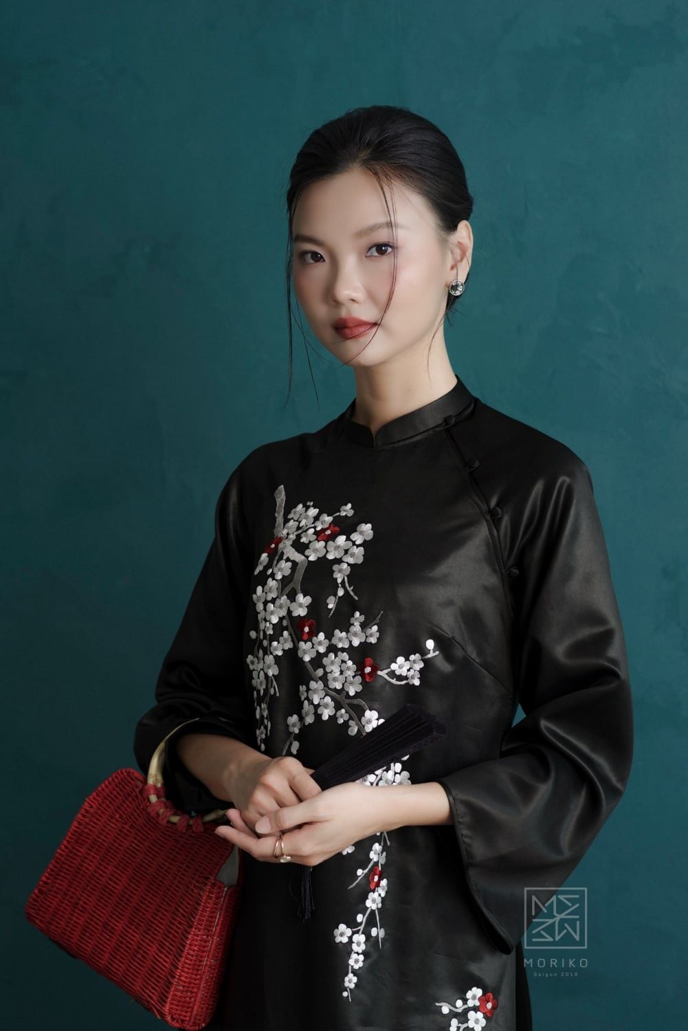  Áo dài Lãnh Mỹ A thêu hoa Mận 