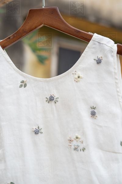  Fuuka Top (Áo sát nách linen thêu hoa rơi) 