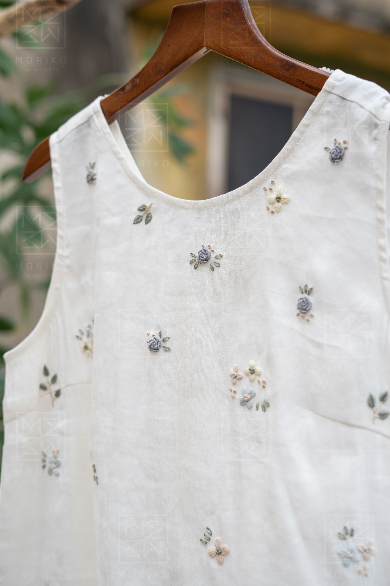  Fuuka Top (Áo sát nách linen thêu hoa rơi) 