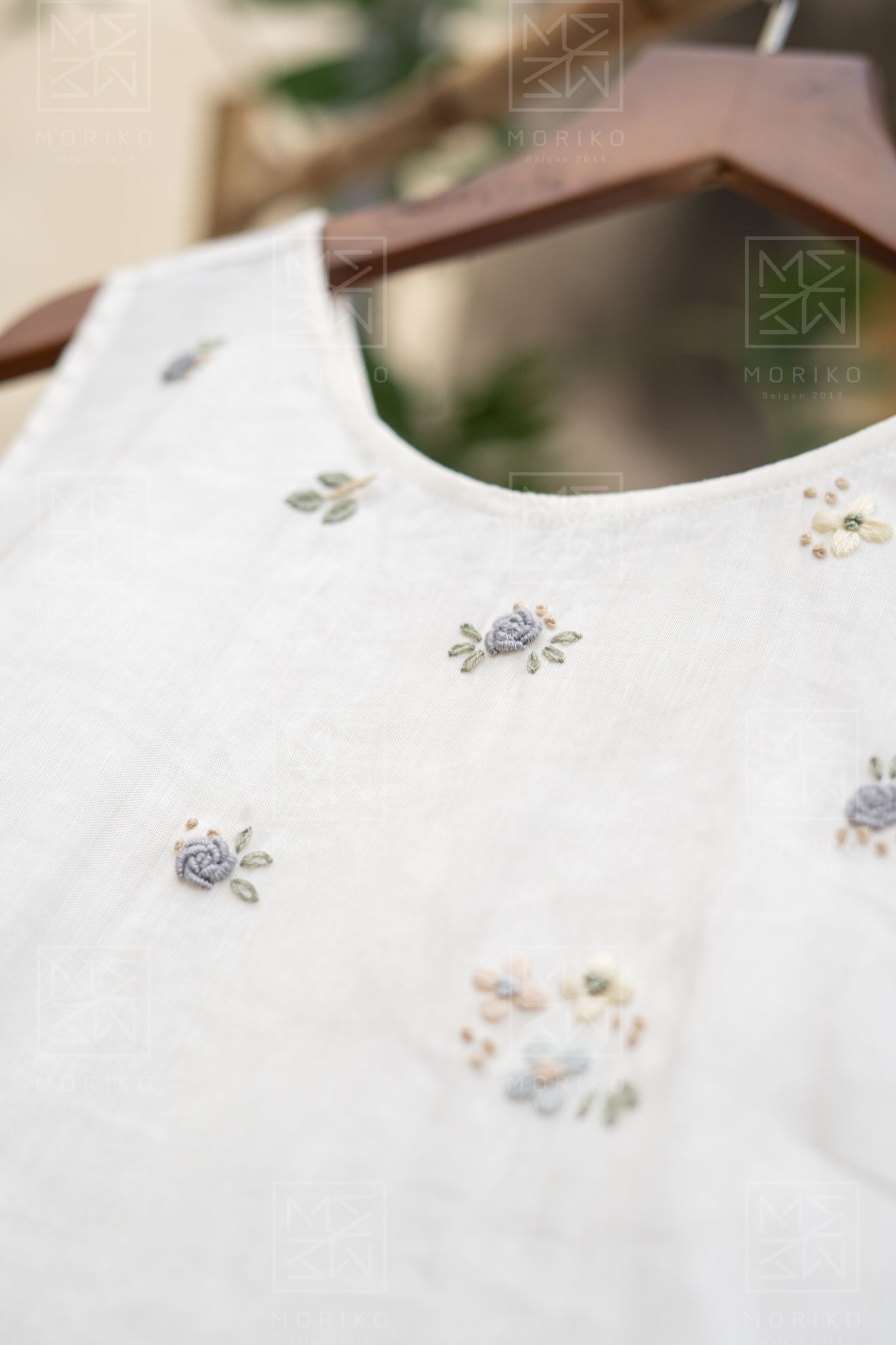  Fuuka Top (Áo sát nách linen thêu hoa rơi) 
