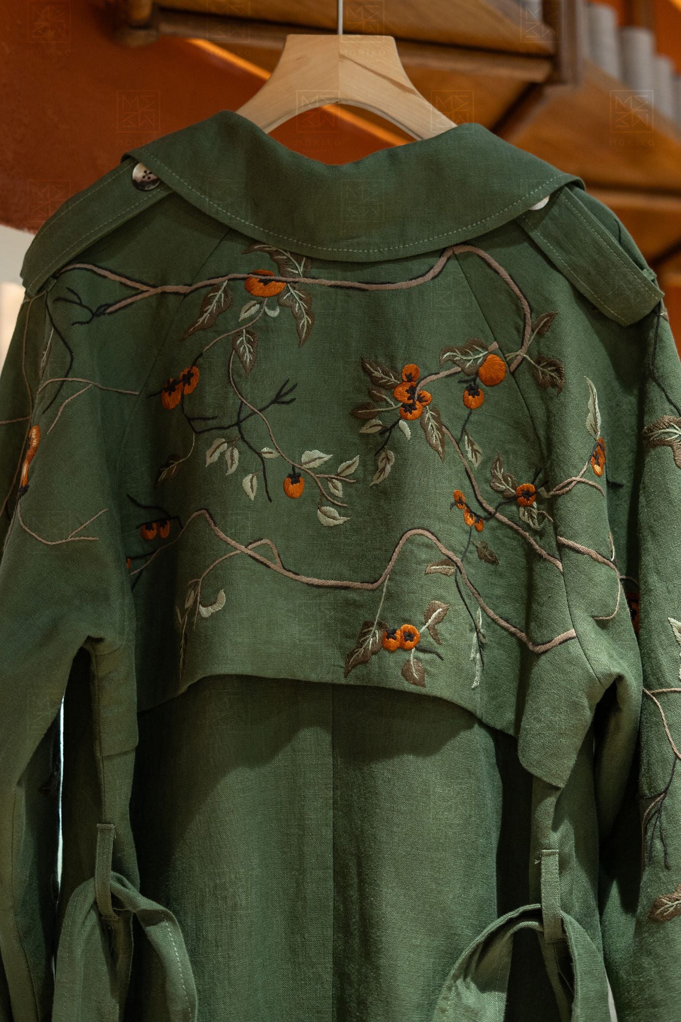  Trench Coat thêu vai 
