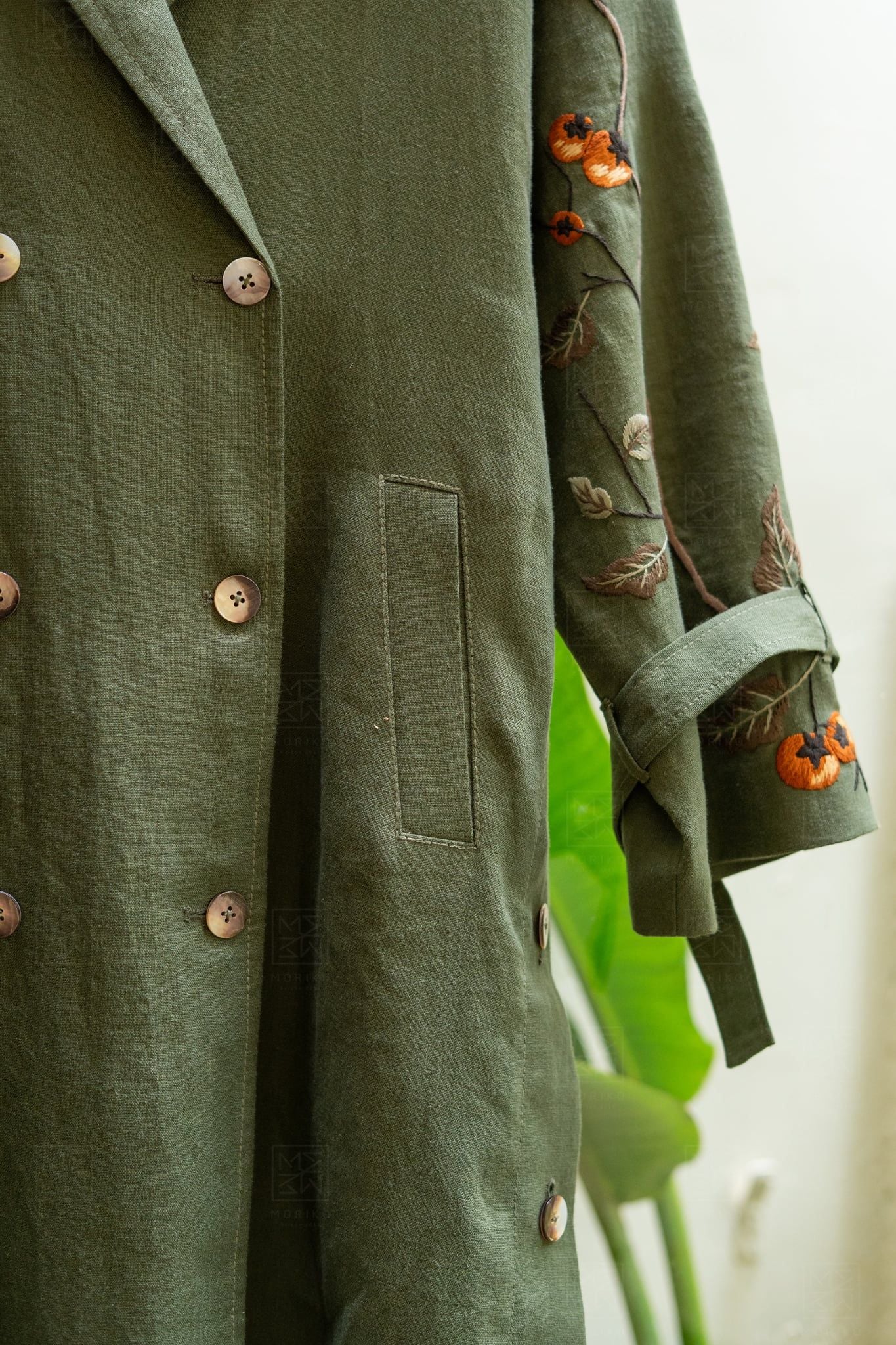  Trench Coat thêu vai 