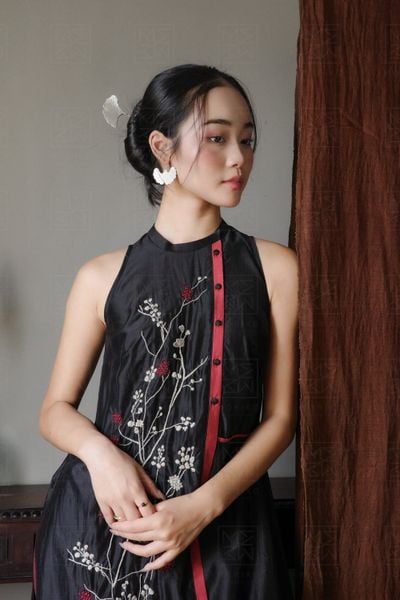  Áo dài Khuê (Thêu cành Mận) 