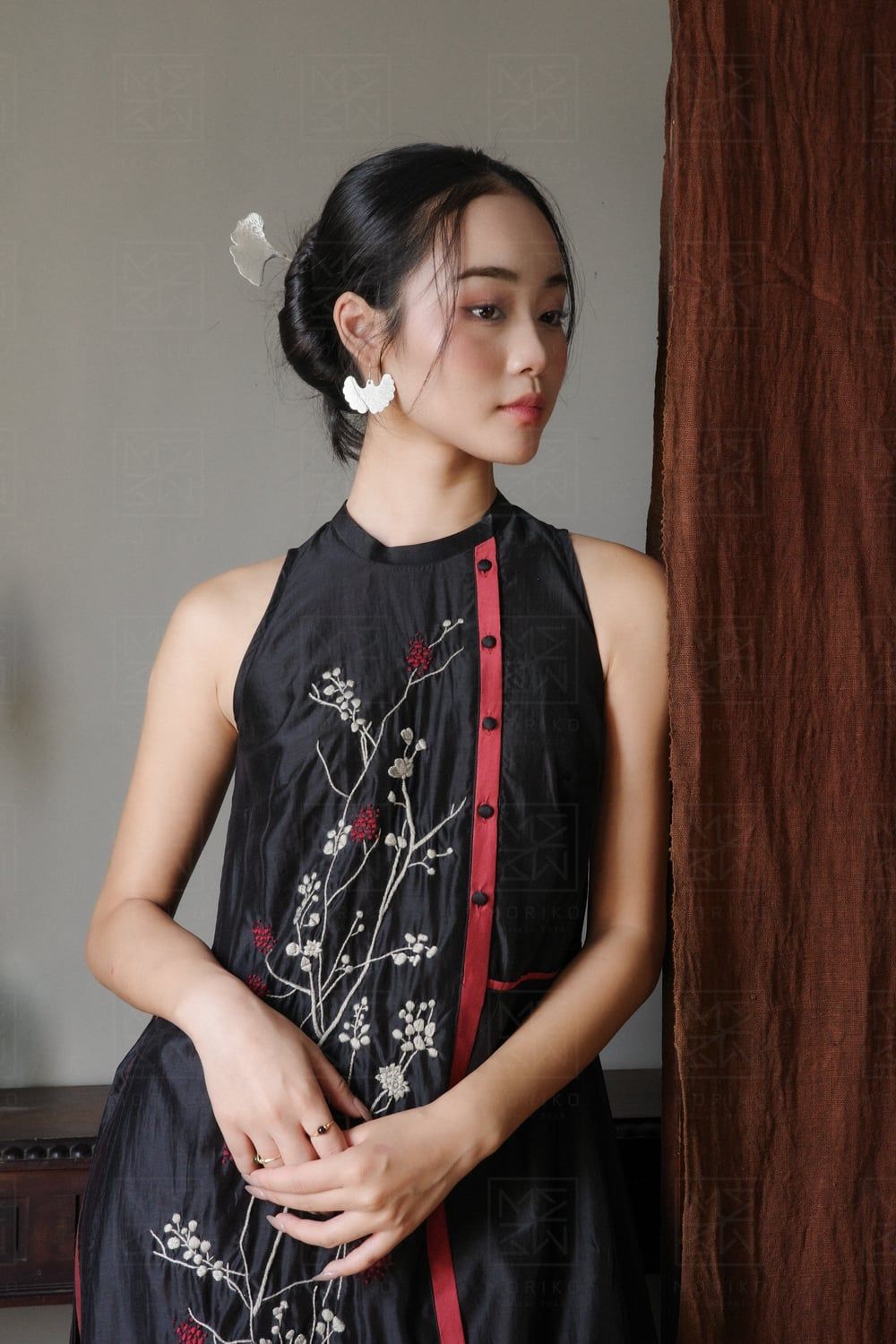  Áo dài Khuê (Thêu cành Mận) 