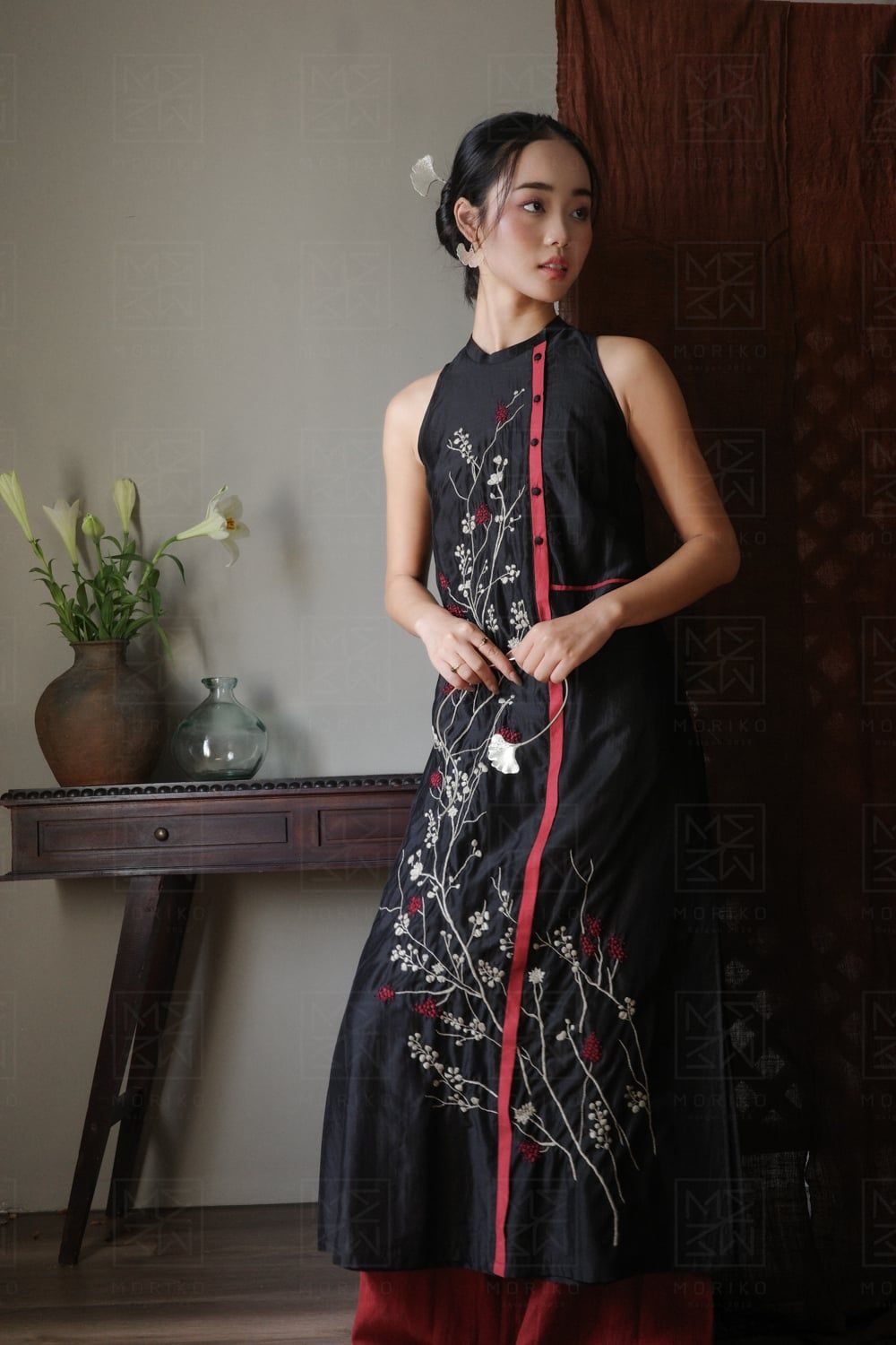  Áo dài Khuê (Thêu cành Mận) 