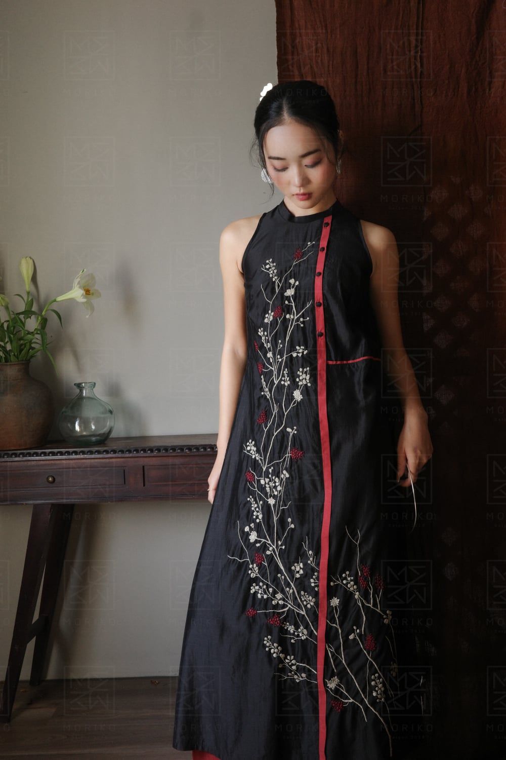  Áo dài Khuê (Thêu cành Mận) 