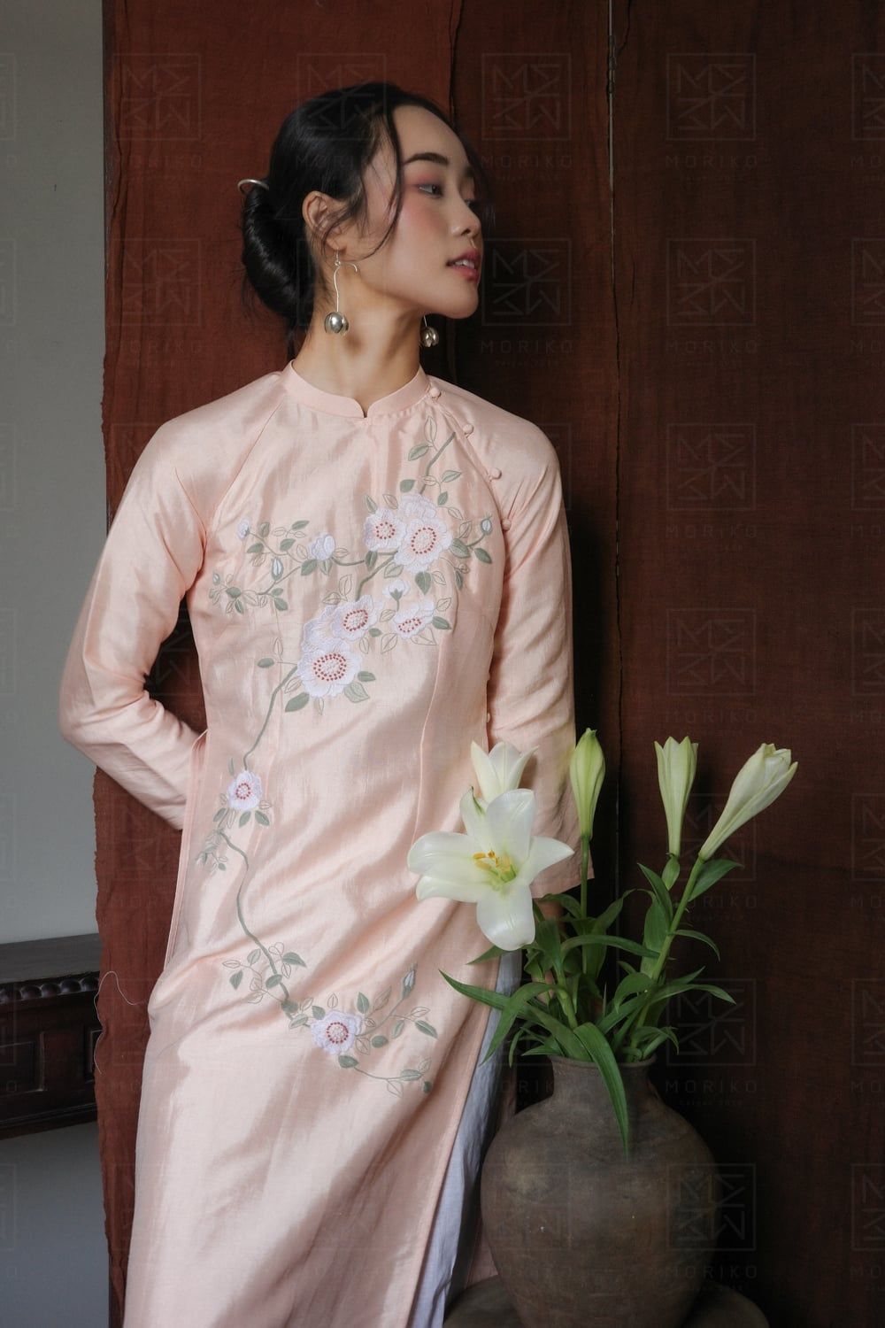  Áo dài tơ tằm thêu hoa hồng leo (quần muối tiêu) 