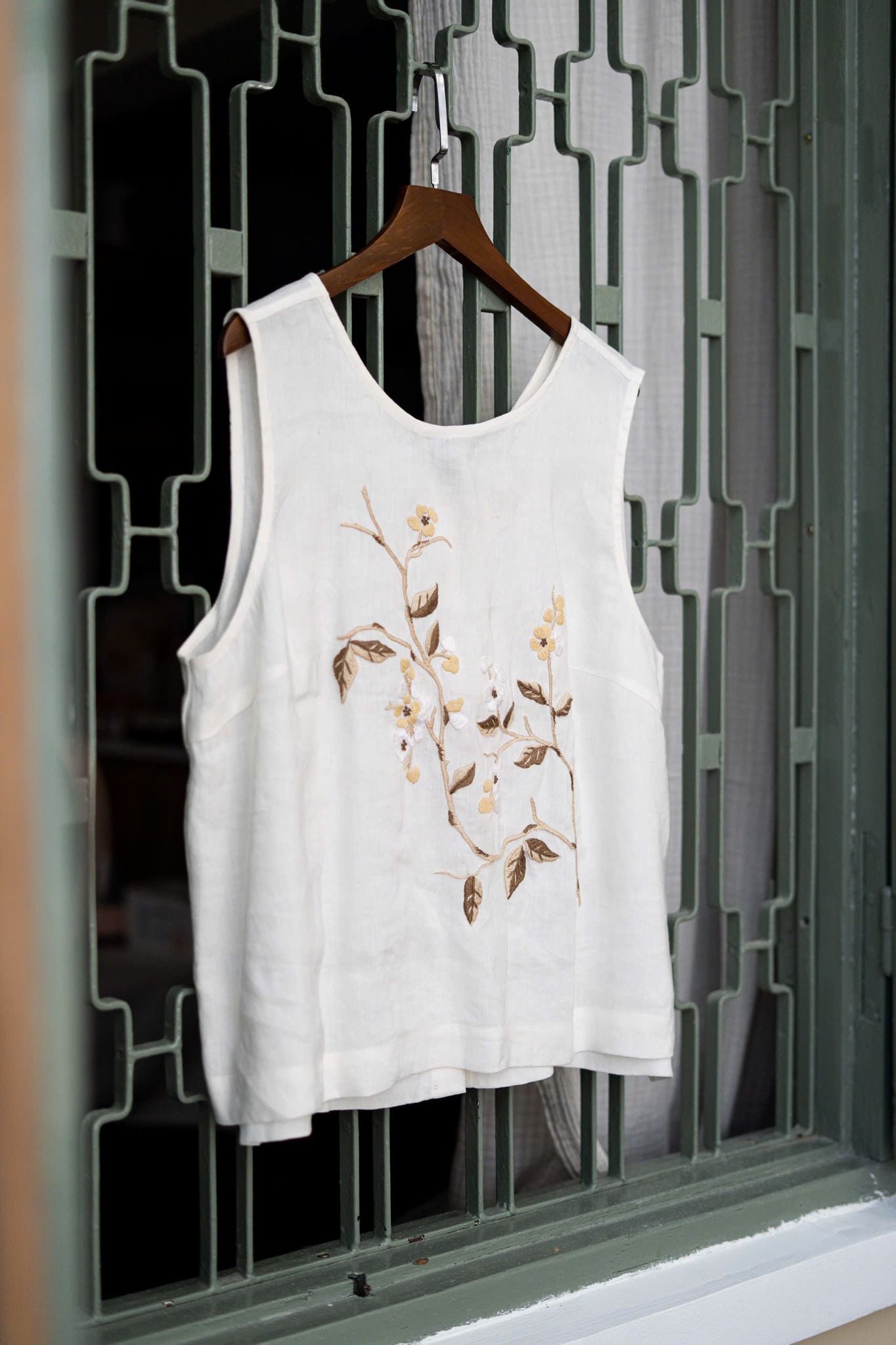  Fuuka Top (Áo sát nách linen thêu cành) 