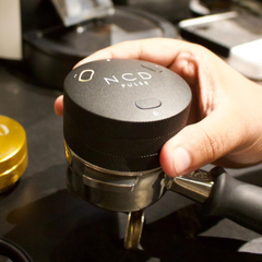 Dụng Cụ San Cà Phê bằng Điện NCD Pulse Tích hợp Công Nghệ Rung | NCD Pulse With Pulse Vibration - Nucleus Coffee Tools