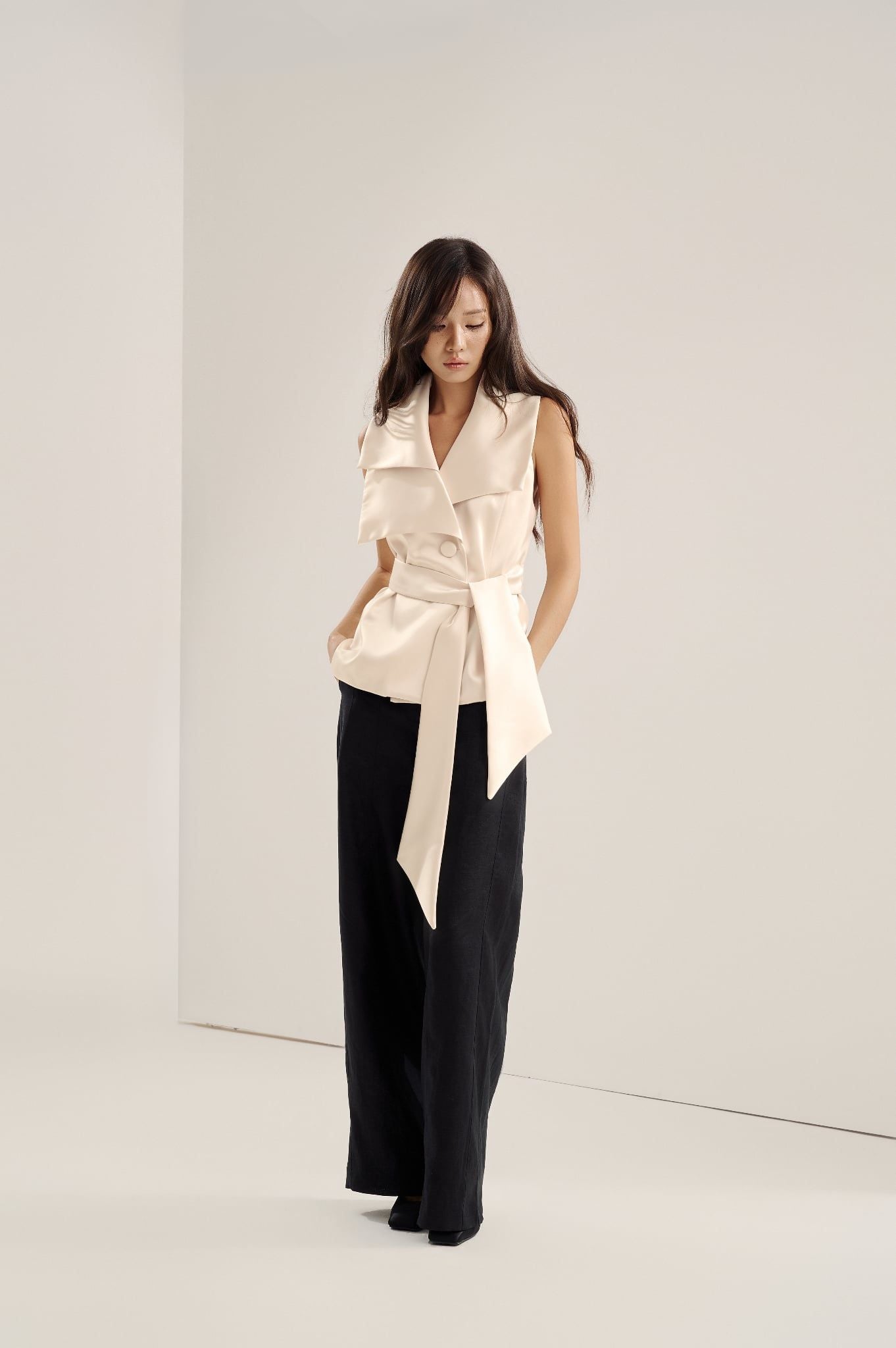 Shapeless Top | Áo Gile Cổ Xếp Lớp