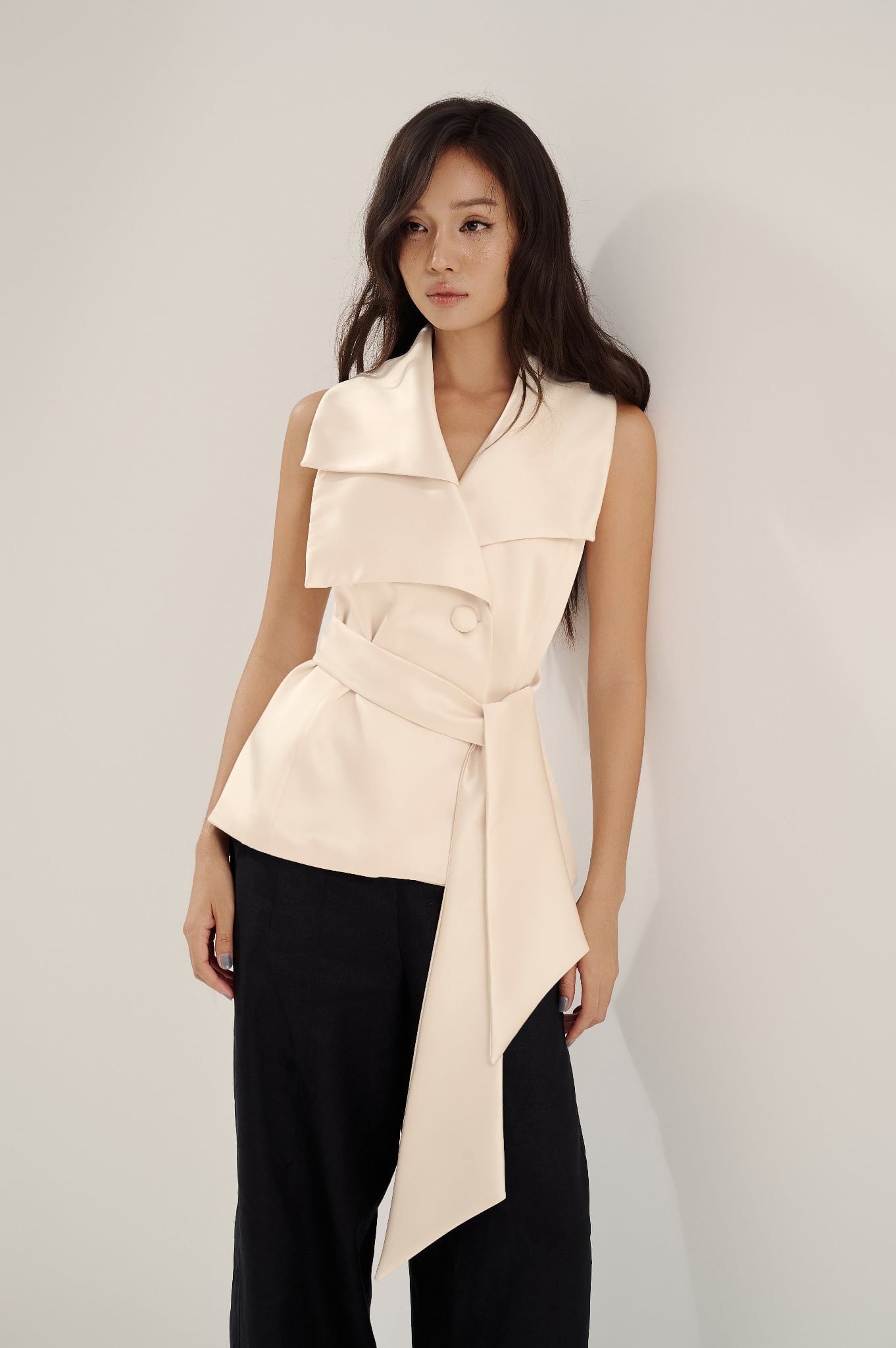 Shapeless Top | Áo Gile Cổ Xếp Lớp