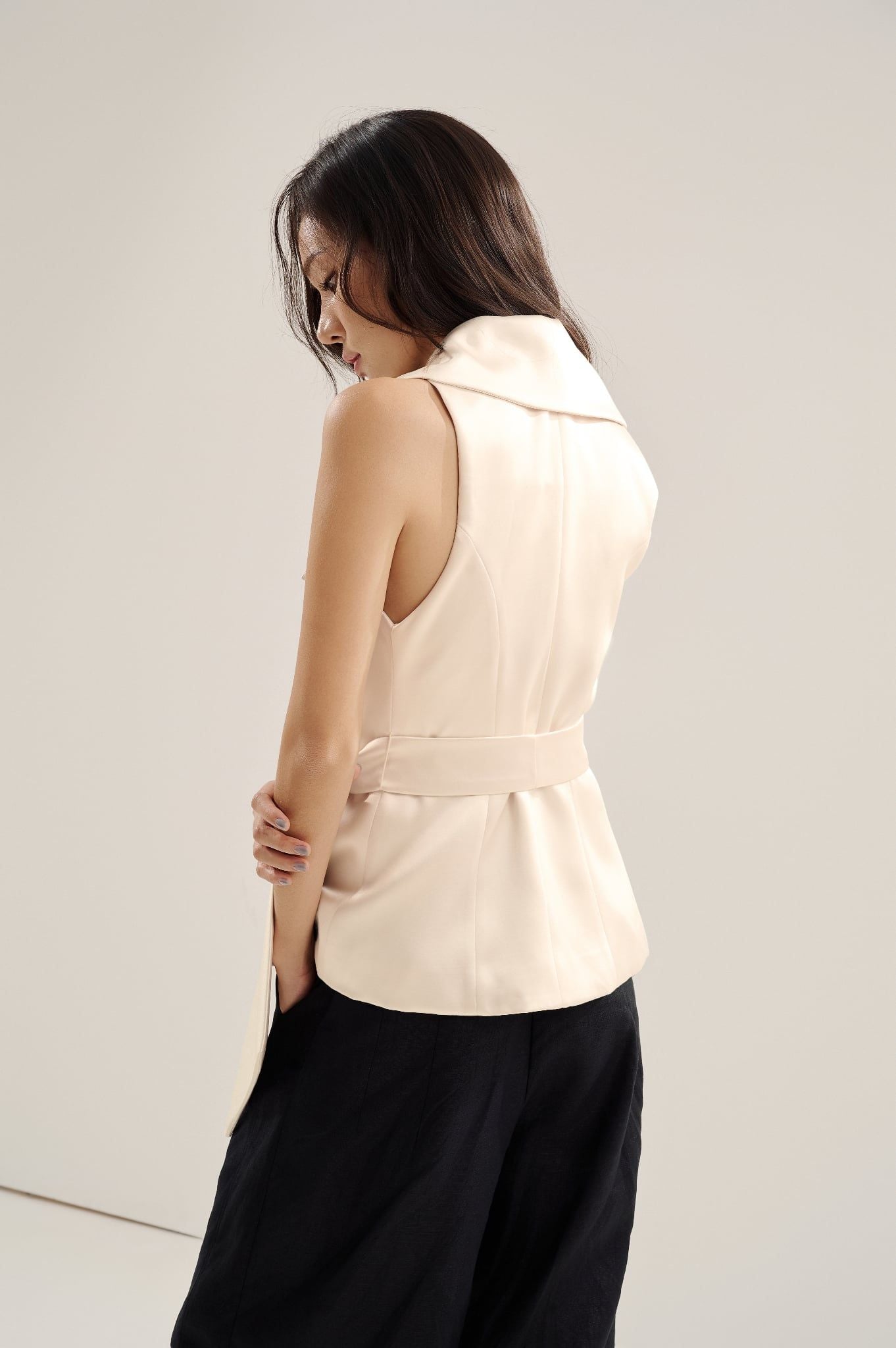 Shapeless Top | Áo Gile Cổ Xếp Lớp