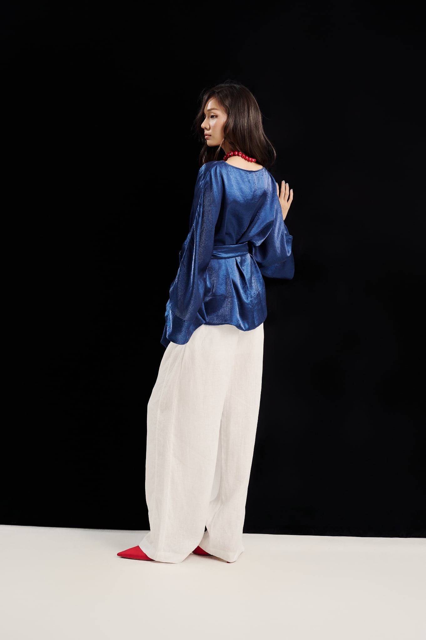 Lustrous Top | Áo Lụa Oversize