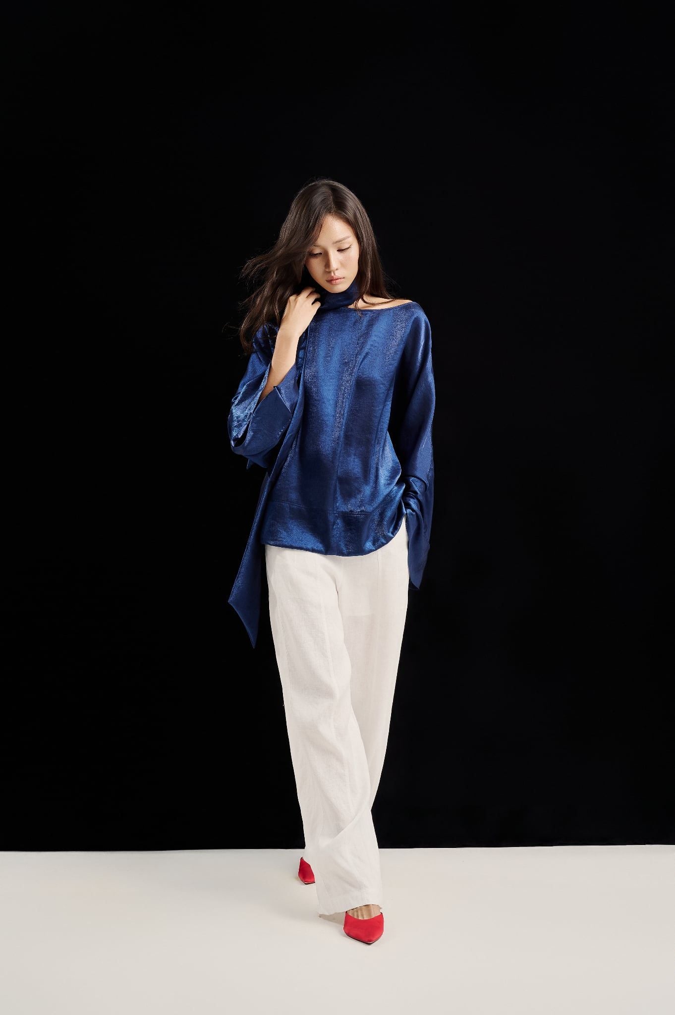 Lustrous Top | Áo Lụa Oversize