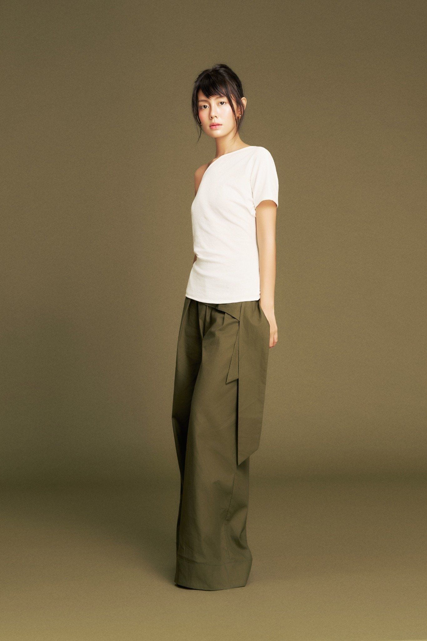 Sway Back Top | Áo Lệch Vai Xoắn Lưng