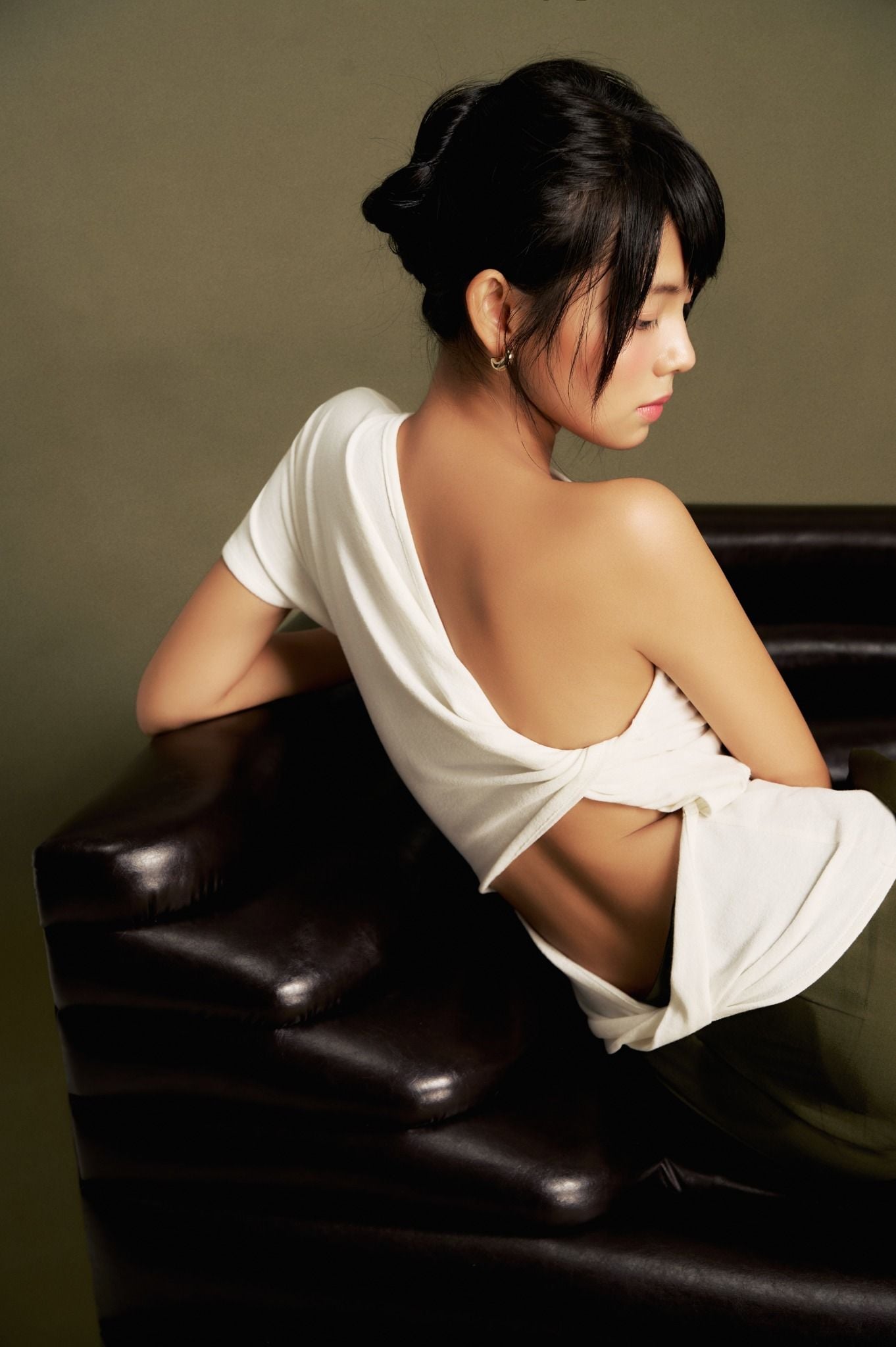 Sway Back Top | Áo Lệch Vai Xoắn Lưng