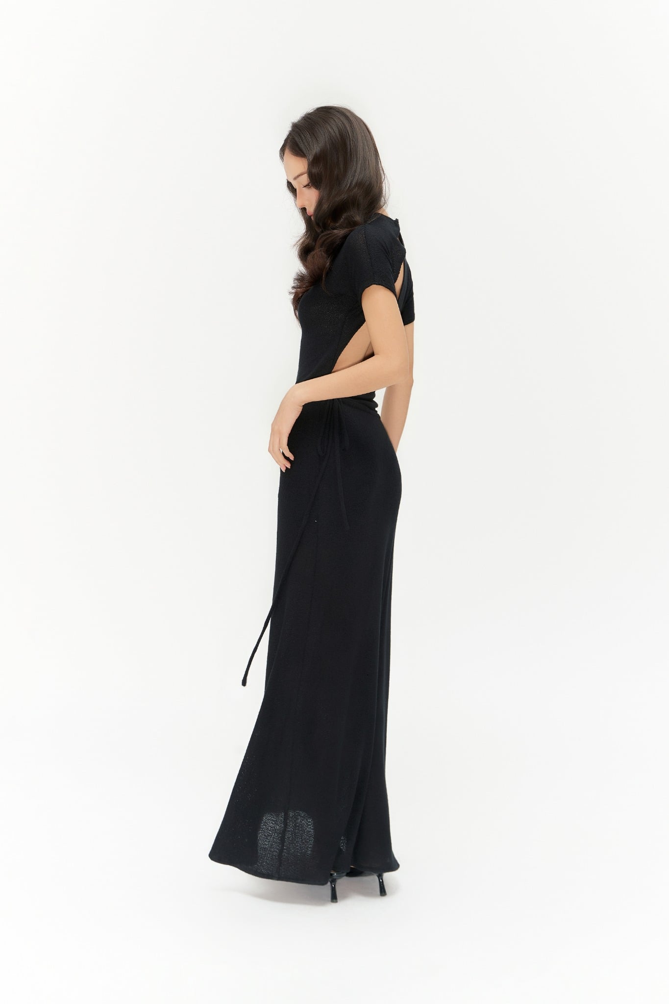 Urban Dress | Đầm Tay Ngắn Hở Lưng