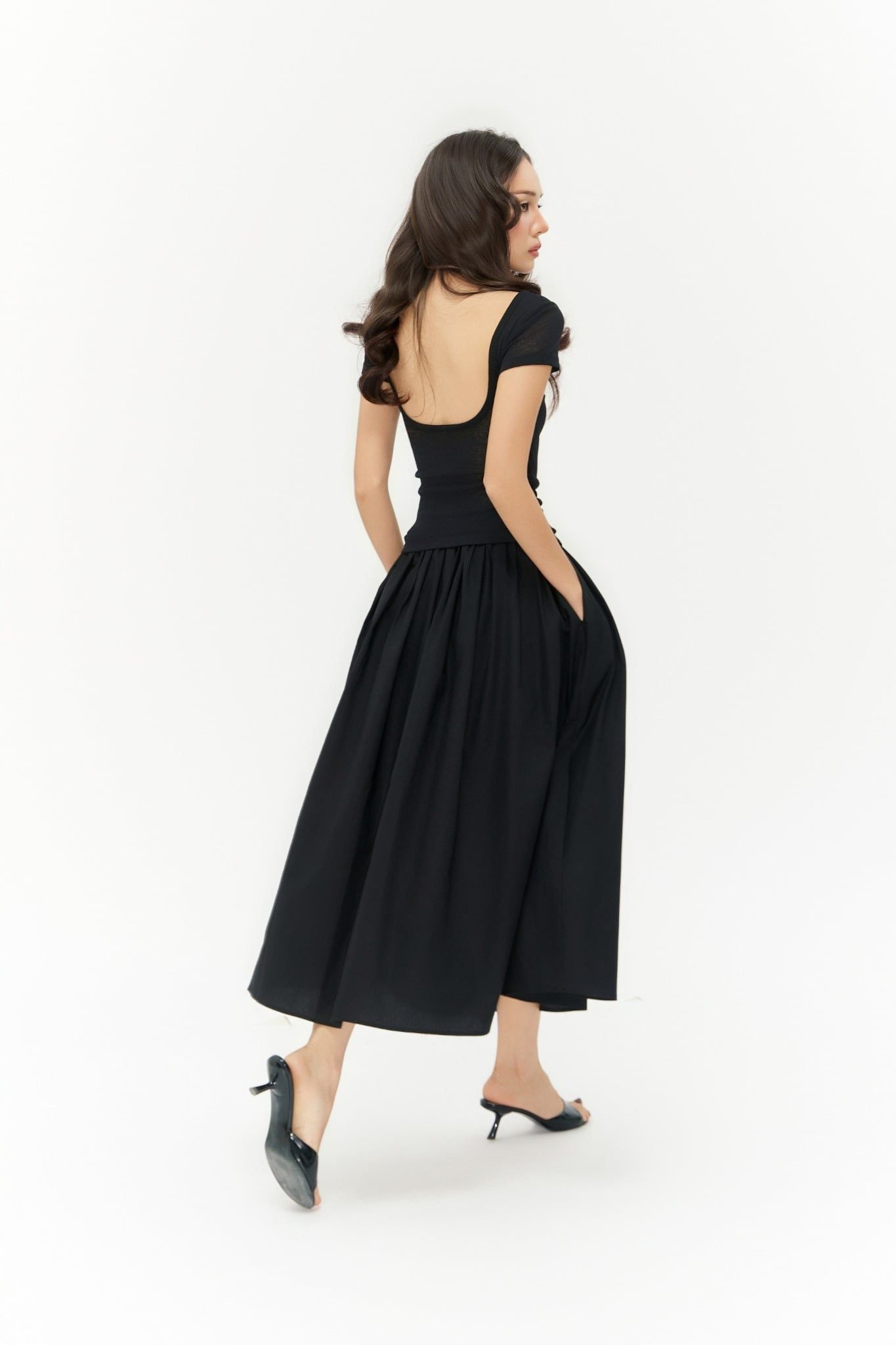 Backlit Skin Top | Áo Tay Ngắn Hở Lưng