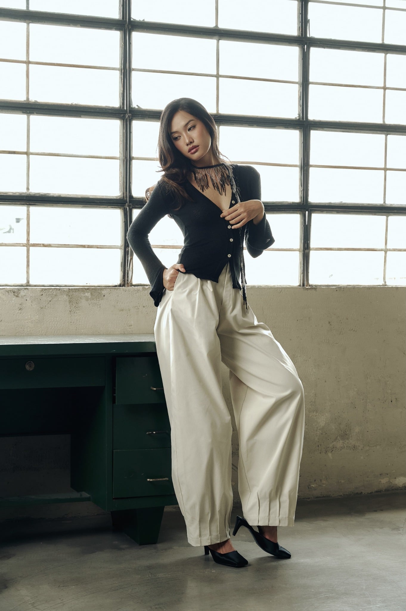 Mora Noir Top | Áo Dáng Ôm Cài Nút