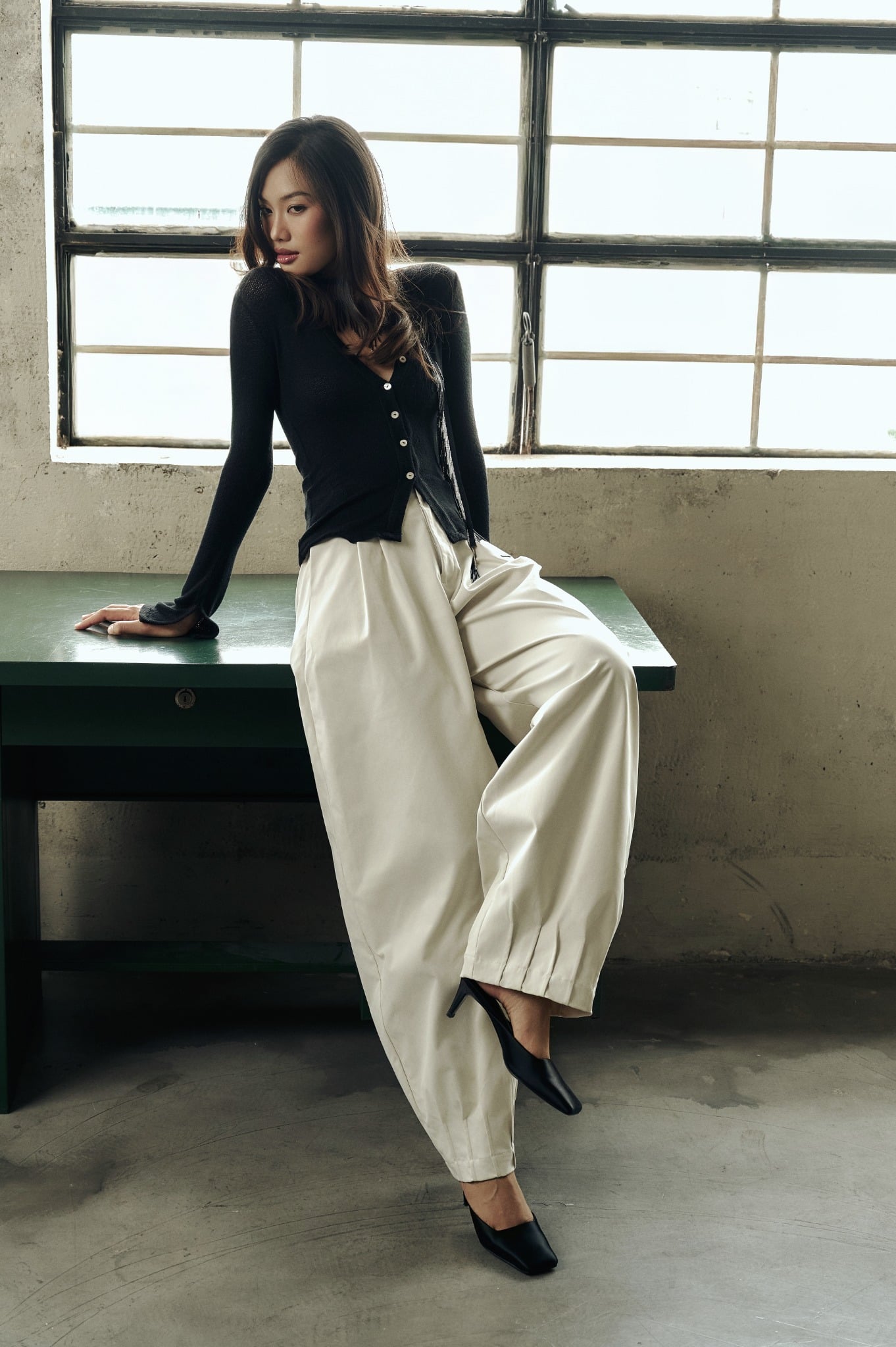Round Pants | Quần Ống Cong